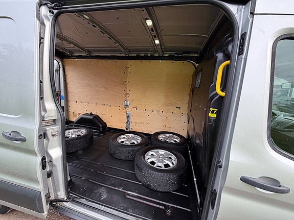 Ford Transit 11 of 11
