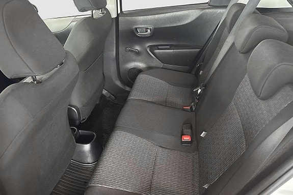 Toyota Yaris 8 of 12