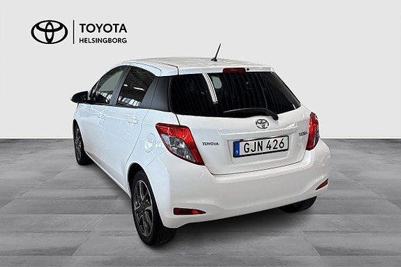 Toyota Yaris 6 of 12