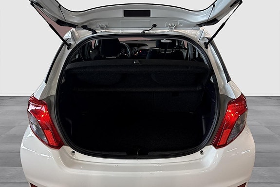 Toyota Yaris 9 of 12