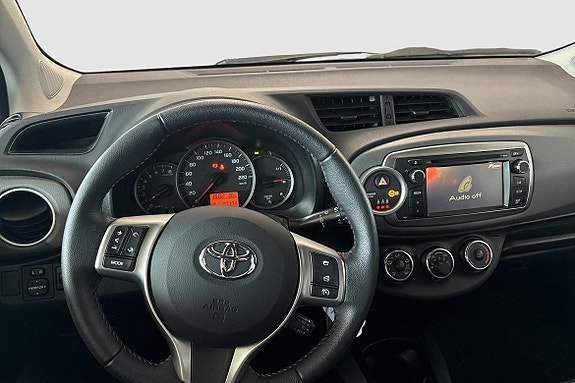 Toyota Yaris 10 of 12