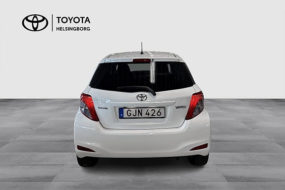 Toyota Yaris 5 of 12