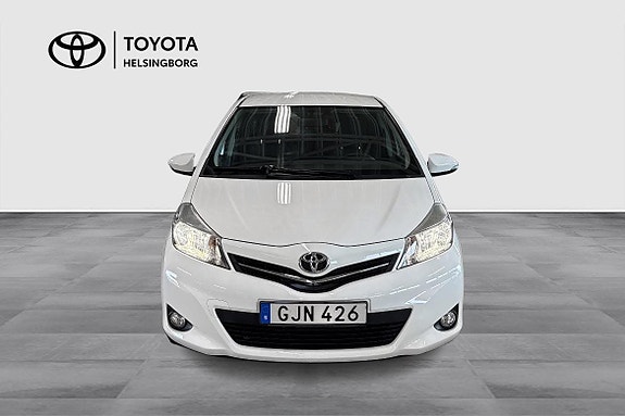 Toyota Yaris 2 of 12