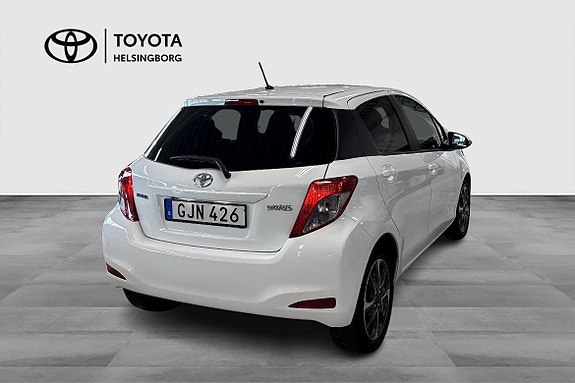 Toyota Yaris 4 of 12