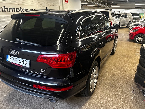 Audi Q7 4 of 9