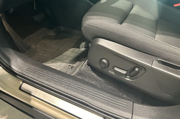 Volvo EX40 21 of 30