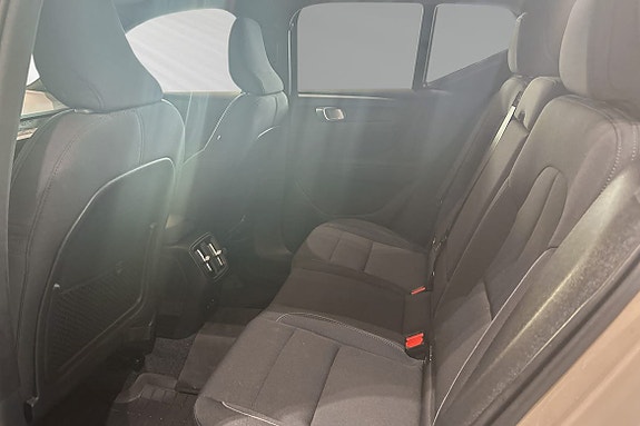 Volvo EX40 8 of 30