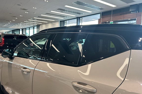 Volvo EX40 17 of 30