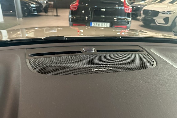 Volvo EX40 26 of 30