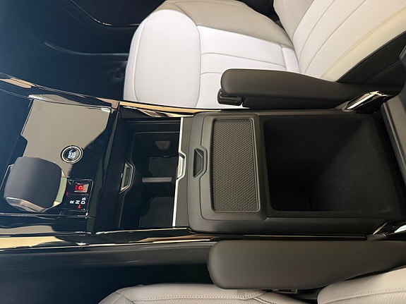Land Rover Range Rover Sport 14 of 22