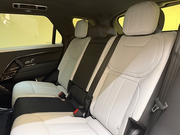 Land Rover Range Rover Sport 18 of 22