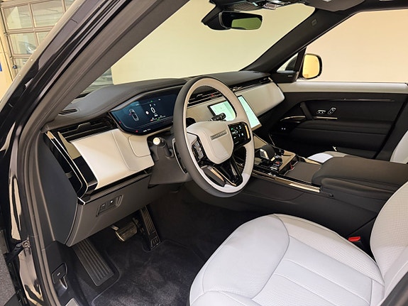 Land Rover Range Rover Sport 8 of 22