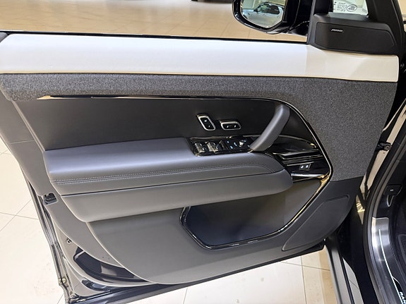 Land Rover Range Rover Sport 10 of 22
