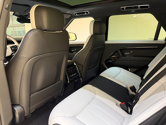Land Rover Range Rover Sport 17 of 22