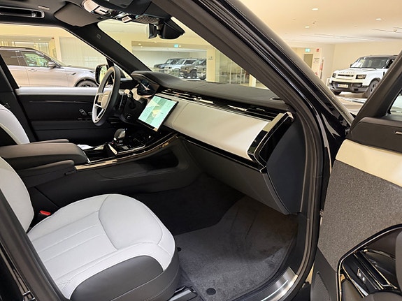 Land Rover Range Rover Sport 19 of 22