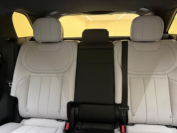 Land Rover Range Rover Sport 16 of 22