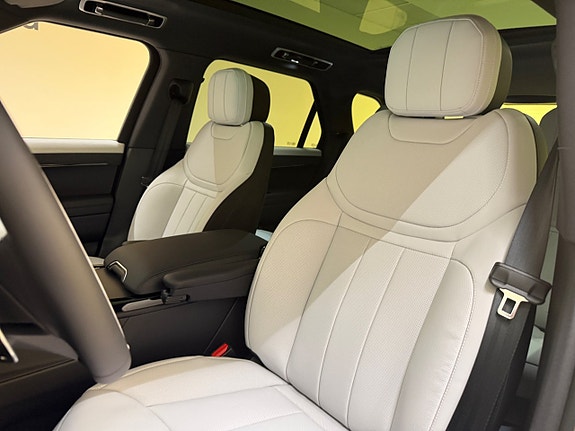 Land Rover Range Rover Sport 9 of 22