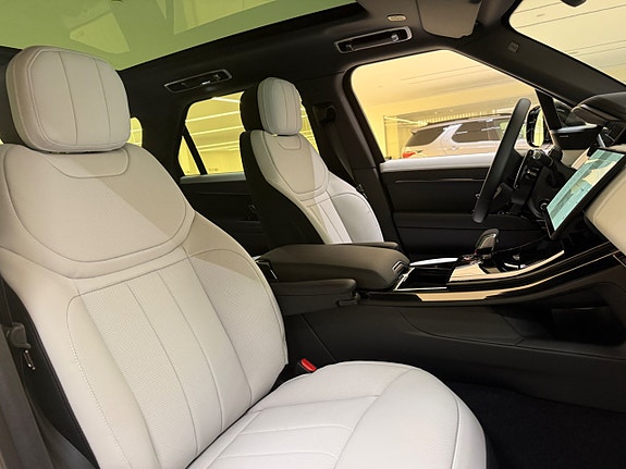 Land Rover Range Rover Sport 20 of 22