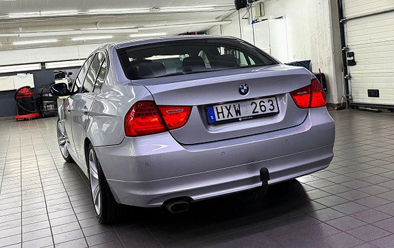 BMW 320i 5 of 21