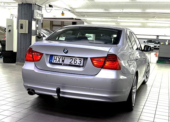 BMW 320i 7 of 21