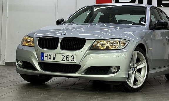 BMW 320i 3 of 21