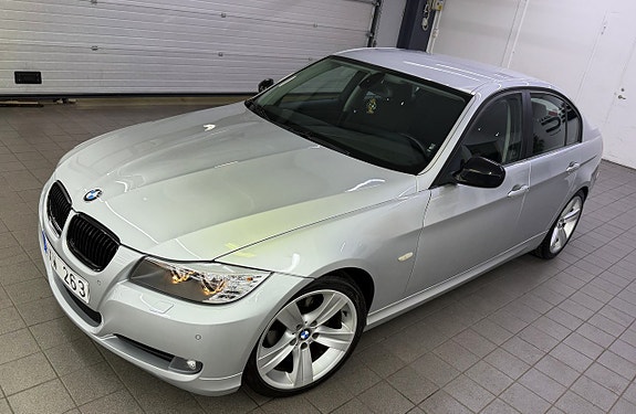 BMW 320i 4 of 21