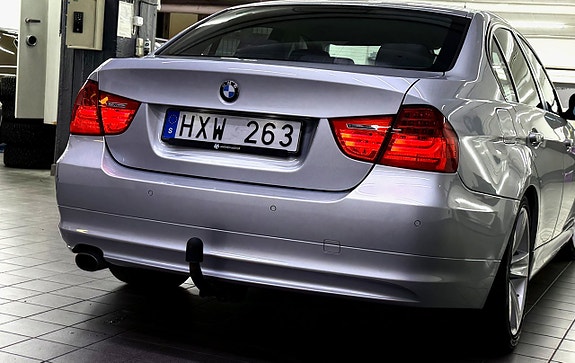 BMW 320i 8 of 21