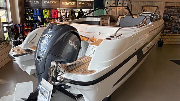 Yamarin 79 DC - Yamaha V6 F300 5 of 10