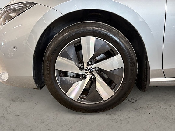 Volkswagen Passat 4 of 8