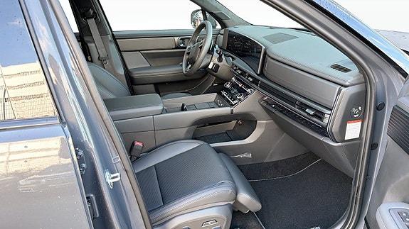 Hyundai Santa Fe 3 of 12