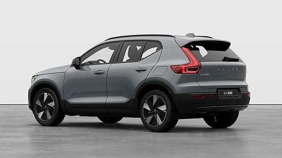 Volvo EX40 3 of 7