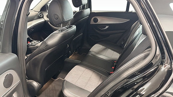 Mercedes-Benz E200 6 of 9