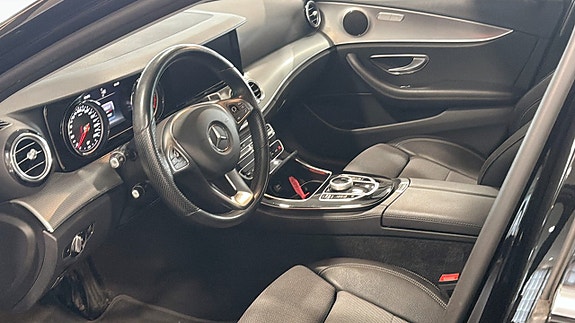 Mercedes-Benz E200 8 of 9