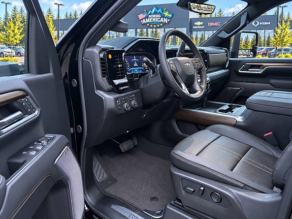 Chevrolet Silverado 2500 8 of 26