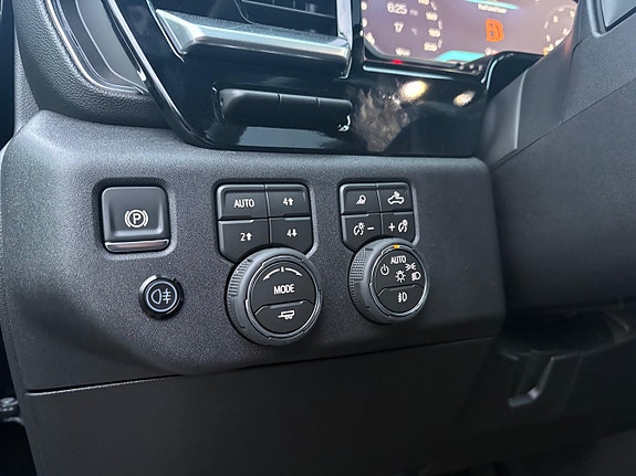Chevrolet Silverado 2500 21 of 26