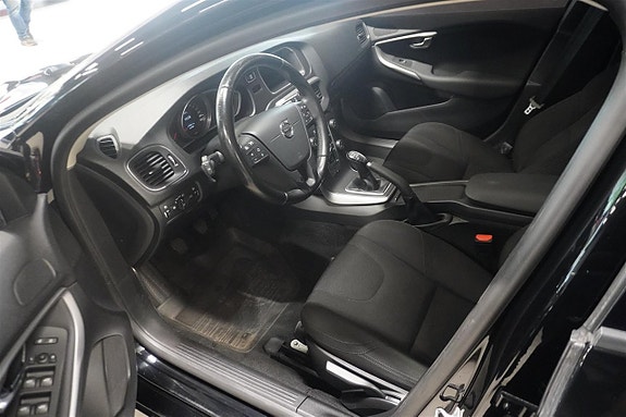 Volvo V40 2 of 13