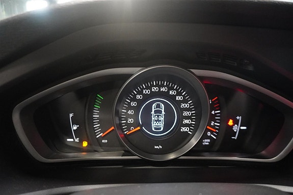 Volvo V40 10 of 13