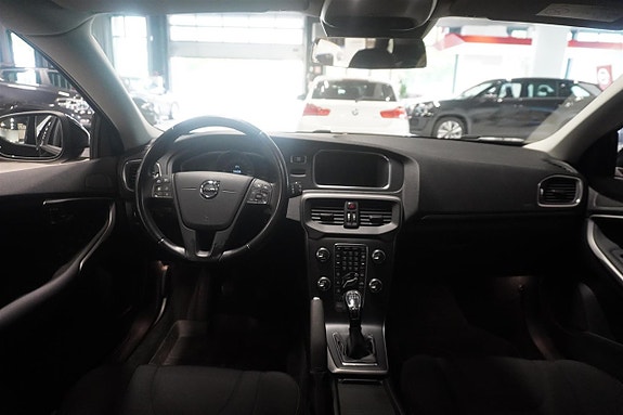 Volvo V40 8 of 13