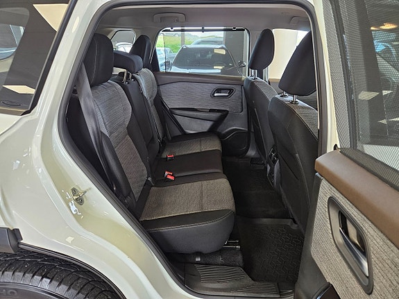 Nissan X-Trail 17 of 21
