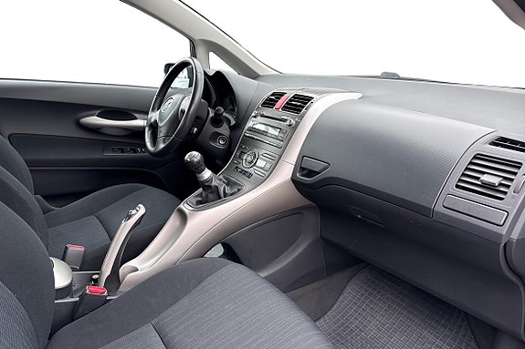 Toyota Auris 6 of 20