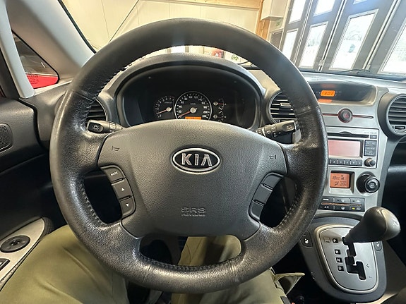 Kia Carens 15 of 19