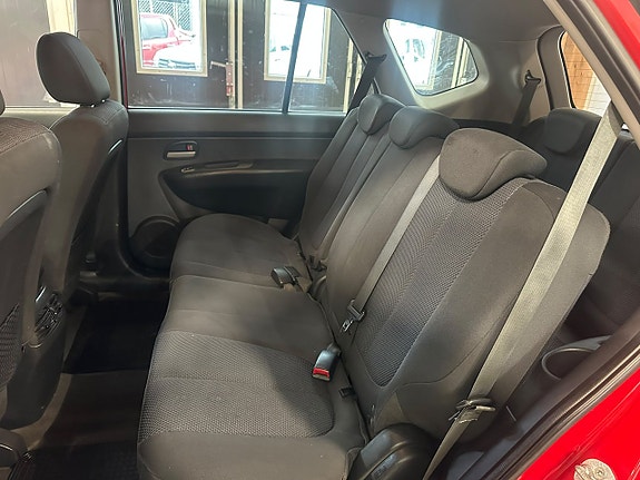 Kia Carens 14 of 19