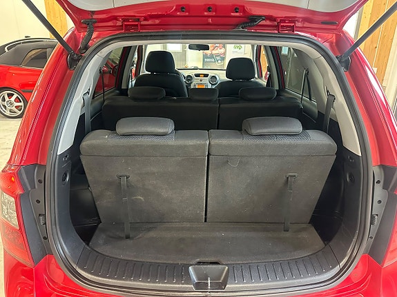 Kia Carens 9 of 19