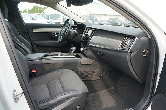 Volvo V90 Cross Country 6 of 13