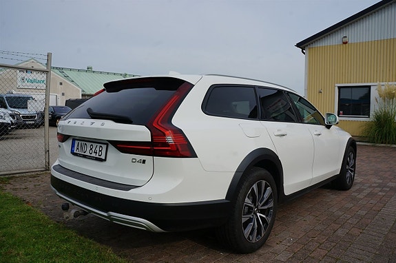 Volvo V90 Cross Country 4 of 13