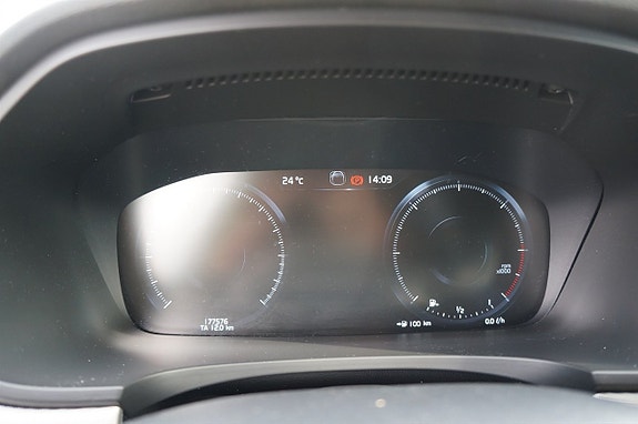 Volvo V90 Cross Country 8 of 13