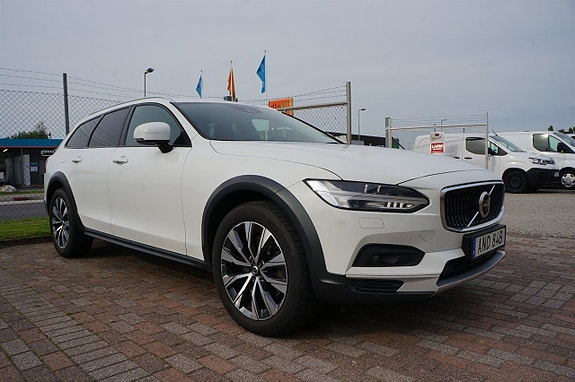 Volvo V90 Cross Country 3 of 13
