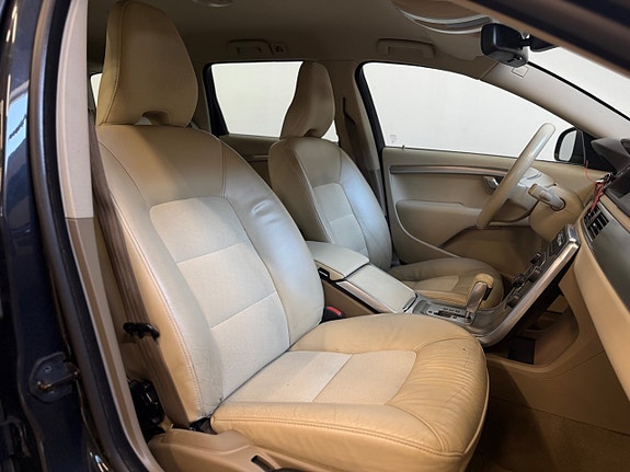 Volvo V70 11 of 15