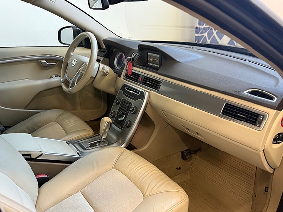 Volvo V70 10 of 15