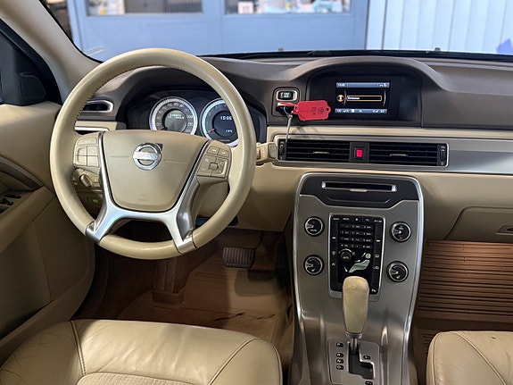 Volvo V70 12 of 15